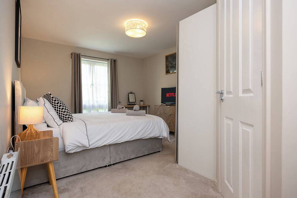 Entire apartment, Homely Spacious 3 Bedroom Apartment in Windsor. Close to Windsor Castle. in Windsor, Berkshire