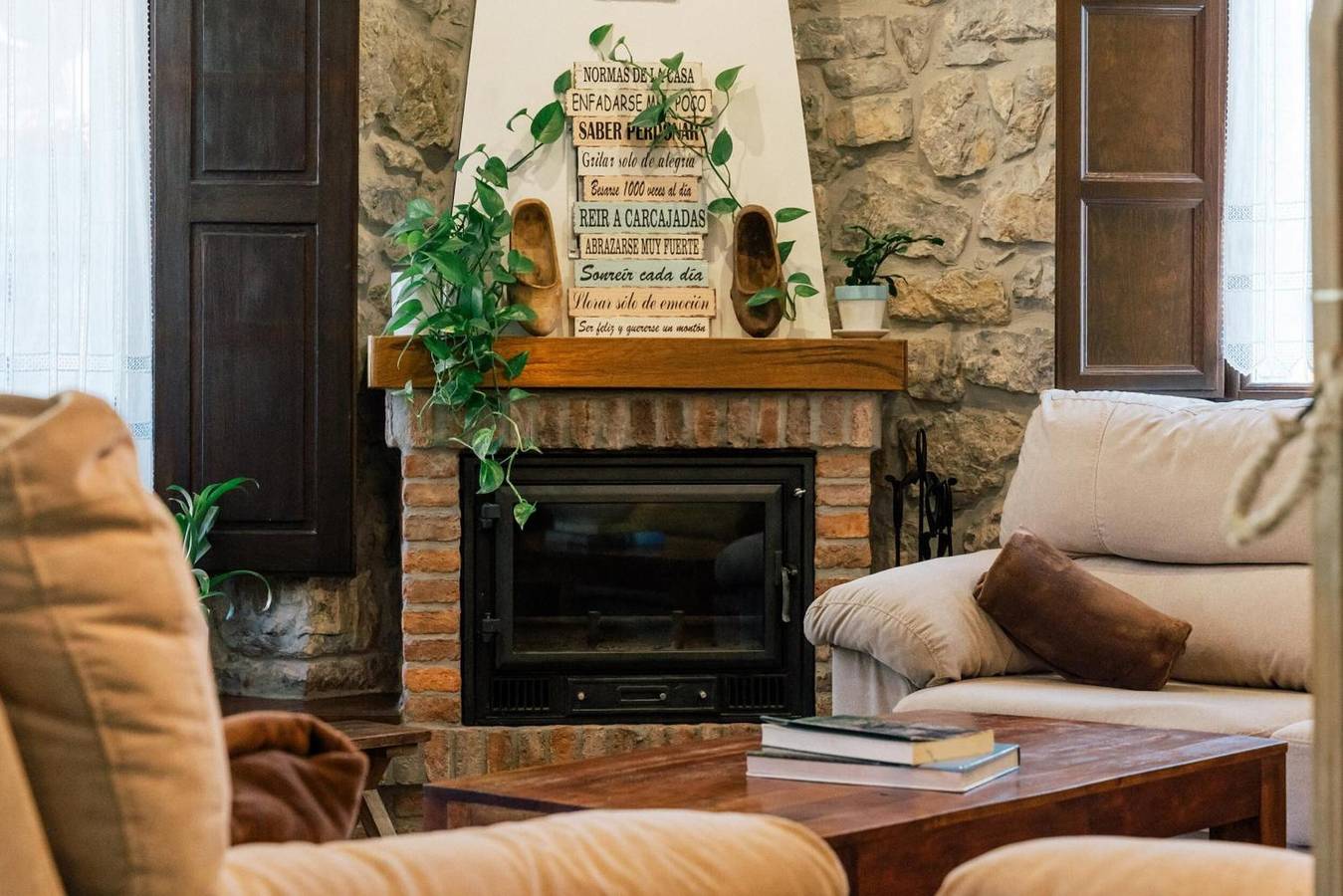 Ferienhaus 'El Reinazu' mit Bergblick, privater Terrasse und Wlan in Sotu Cangues, Cangas de Onís