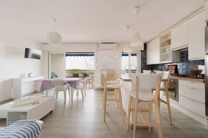 Appartement de vacances entier, P3 face à la plage sans route à traverser in Le Grau-du-Roi, Côte d'Améthyste