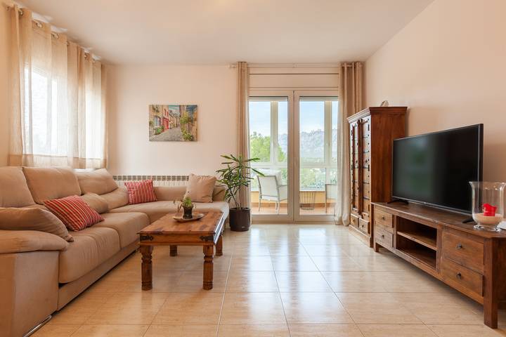 Casa de vacaciones 'Collbato Resort' con vistas a la montaña, Wi-Fi y aire acondicionado in Collbató, Interior de Barcelona