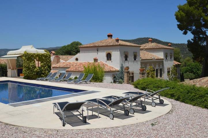 Hotel para 10 personas, con Terraza y Jardín en Alcoy
