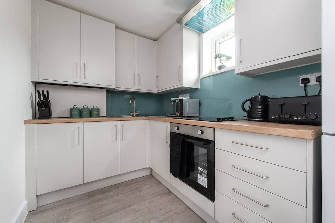 Compton House - 4 Bed in Cheltenham, Gloucestershire