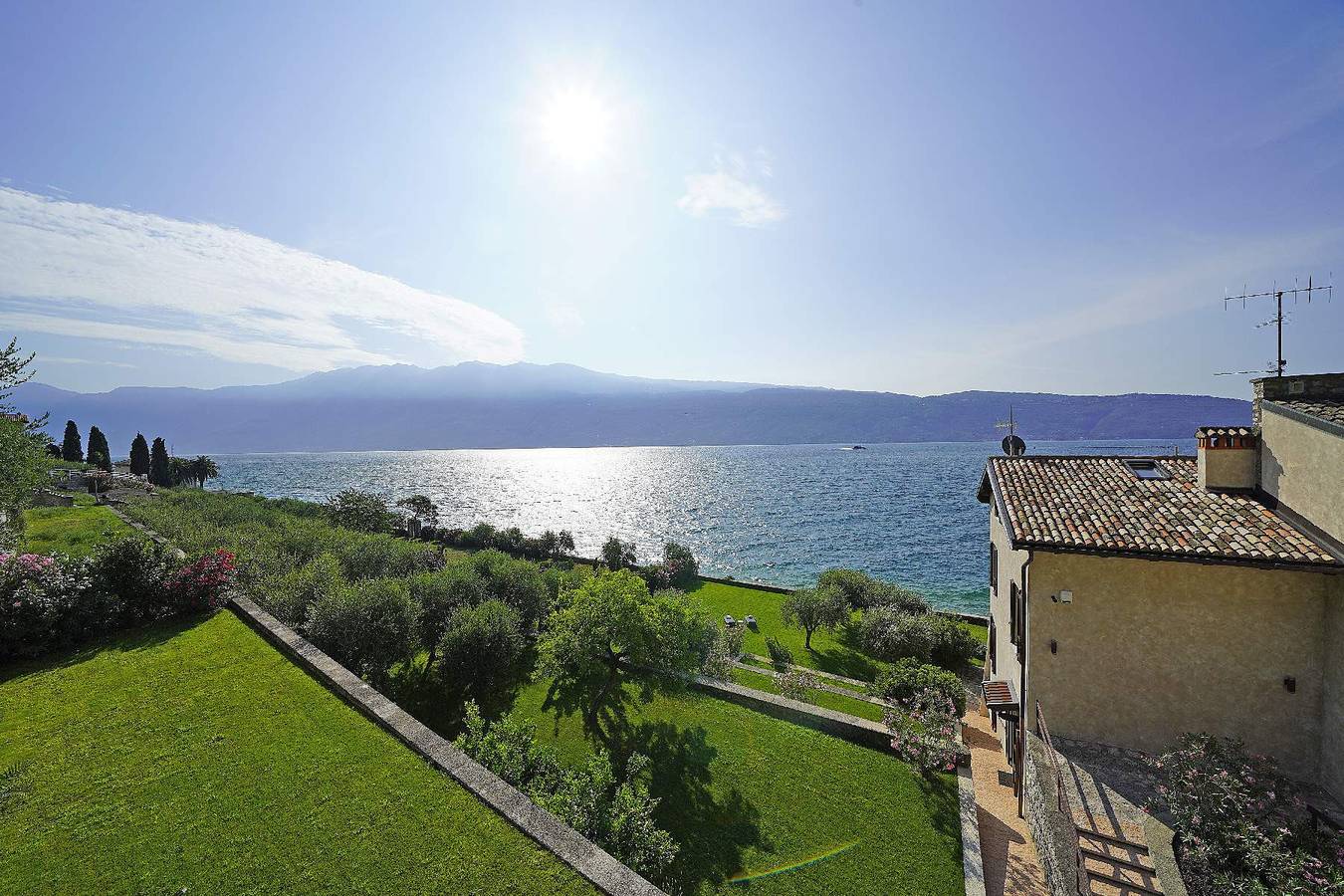 Villa Victoria Lake front in Gargnano, Gardasee-Berge