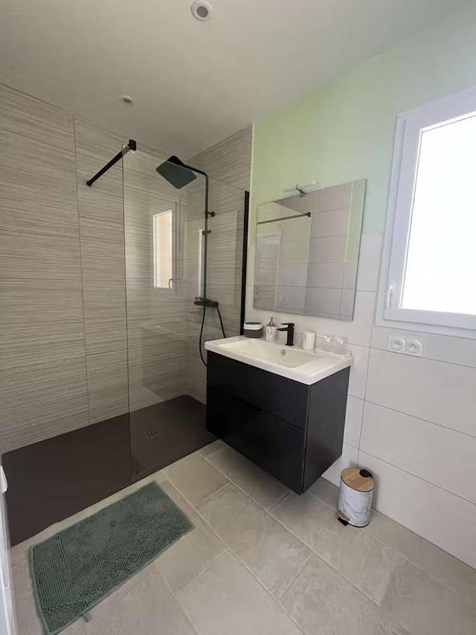 Three-Bedroom Home in Saint-Ambroix, Parc national des Cévennes