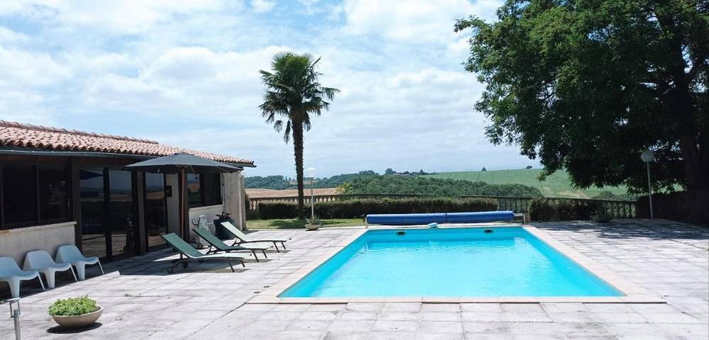 Location de vacances pour 11 personnes, avec piscine et terrasse ainsi que jardin et vue dans Esperce - 3