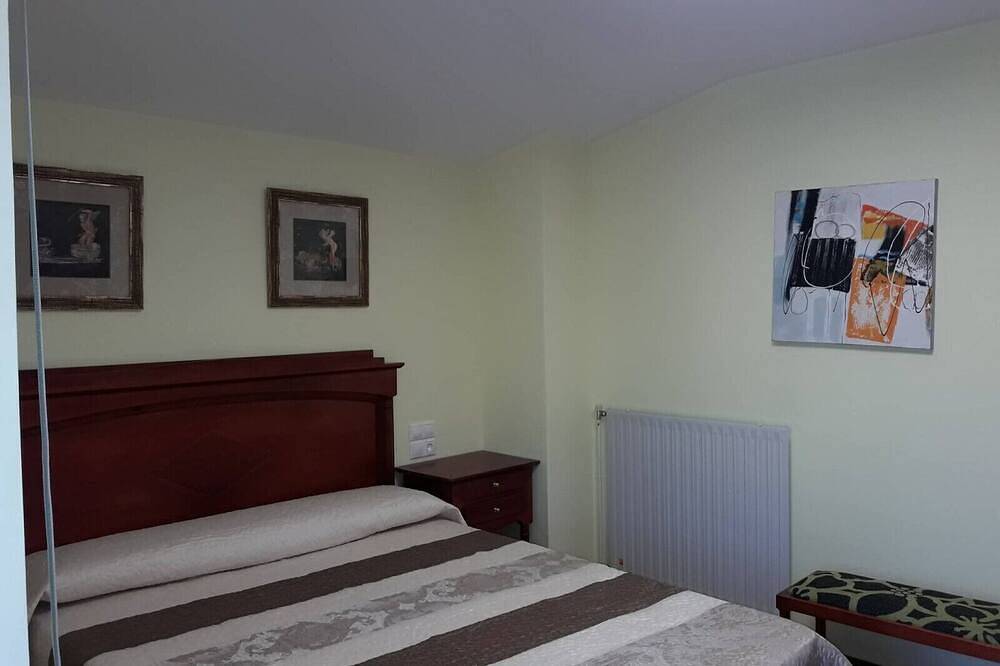 Entire apartment, Apartment 'La Casa Nueva' with Balcony, Wi-Fi and Air Conditioning in Abejar, Soria Province
