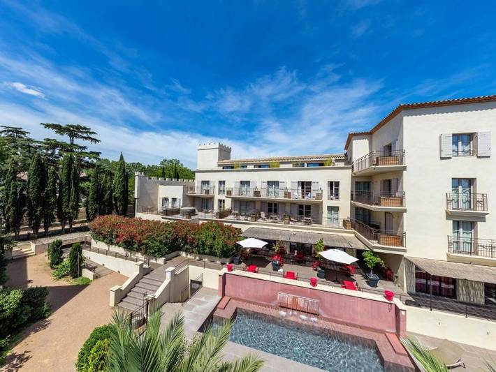 Hôtel pour 4 personnes, avec jardin ainsi que terrasse et jacuzzi, animaux acceptés