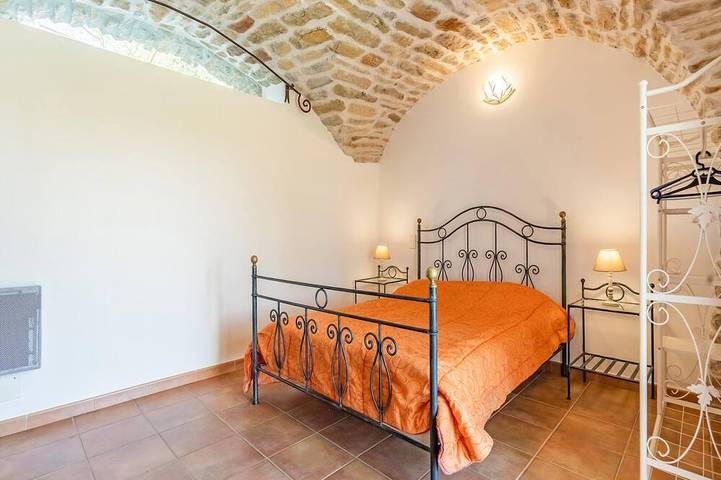 Location de vacances pour 5 personnes, avec terrasse ainsi que piscine et jardin, animaux acceptés à Les Vans - 2