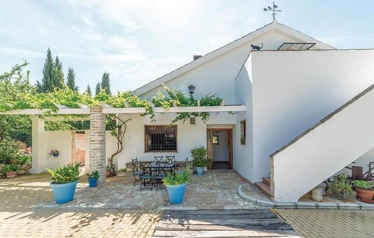 Apartamento para 8 personas, con Jacuzzi y Terraza además de Jardín y Piscina en Montemayor