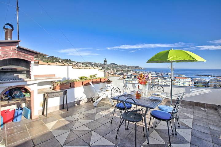Ferienwohnung für 4 Personen, mit Balkon und Meerblick sowie Terrasse und Kinderpool in San Remo - 3