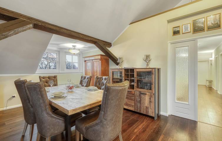 Ganze Ferienwohnung, Gemütliche Wohnung am See mit Terrasse und Parkplatz, 300 m zum Stadtzentrum in Klein Upahl, Naturpark Nossentiner/Schwinzer Heide