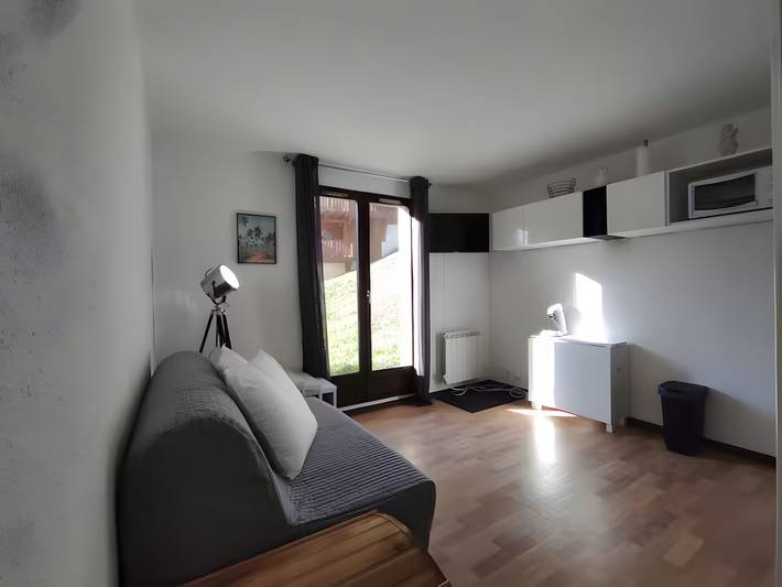 Entire studio, Studio Apartment 'Le Refuge Douillet' with Mountain View and Private Terrace in La Plagne, La Plagne-Tarentaise