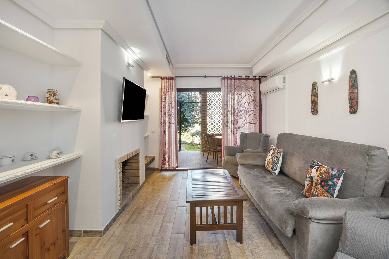 Casa Vacacional 'A Waterfront Townhouse' con Balcón, Wi-Fi y Aire Acondicionado in San Fernando, Costa de la Luz