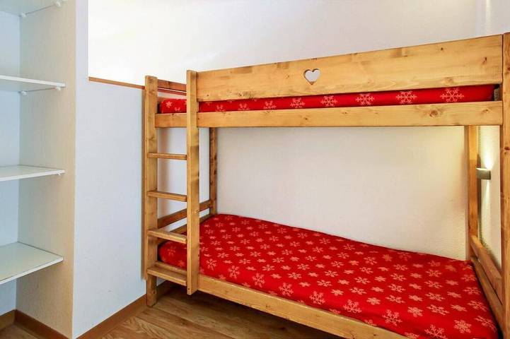 Ganze Wohnung, Right at the base of the ski slopes, sauna, parking, TV, ski lockers, 32 m², Val d'Allos in La Foux d'Allos, Allos
