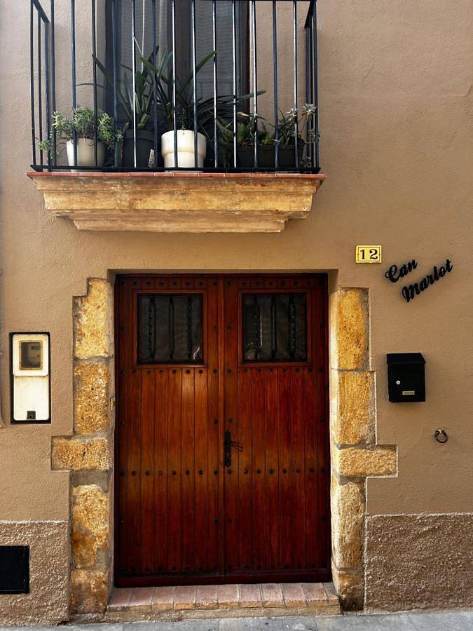 Three-Bedroom House in Navata, Oberampurien