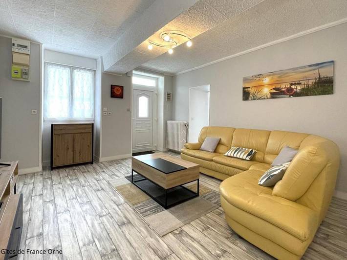 Location de vacances pour 8 personnes, avec jardin et terrasse à Haleine (Orne)