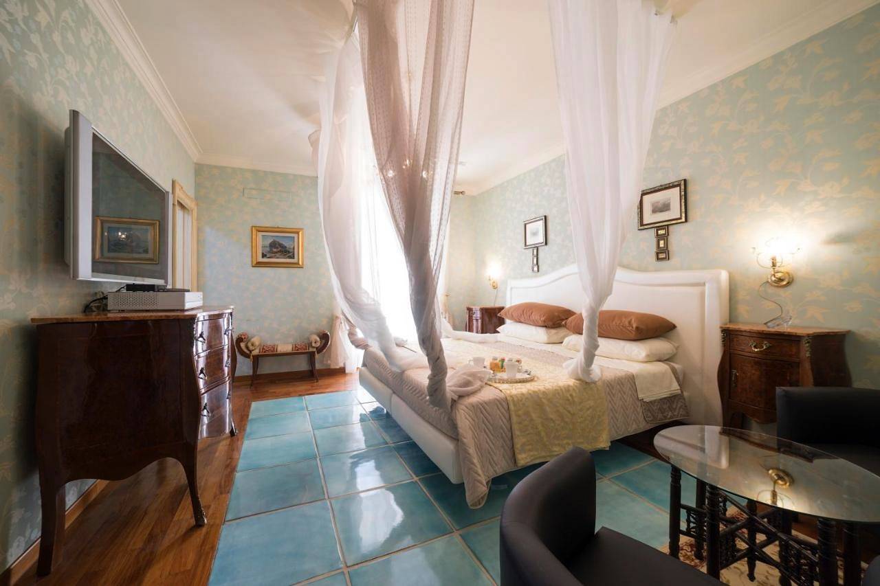Deluxe Double or Twin Room with City View in Posillipo, Napoli
