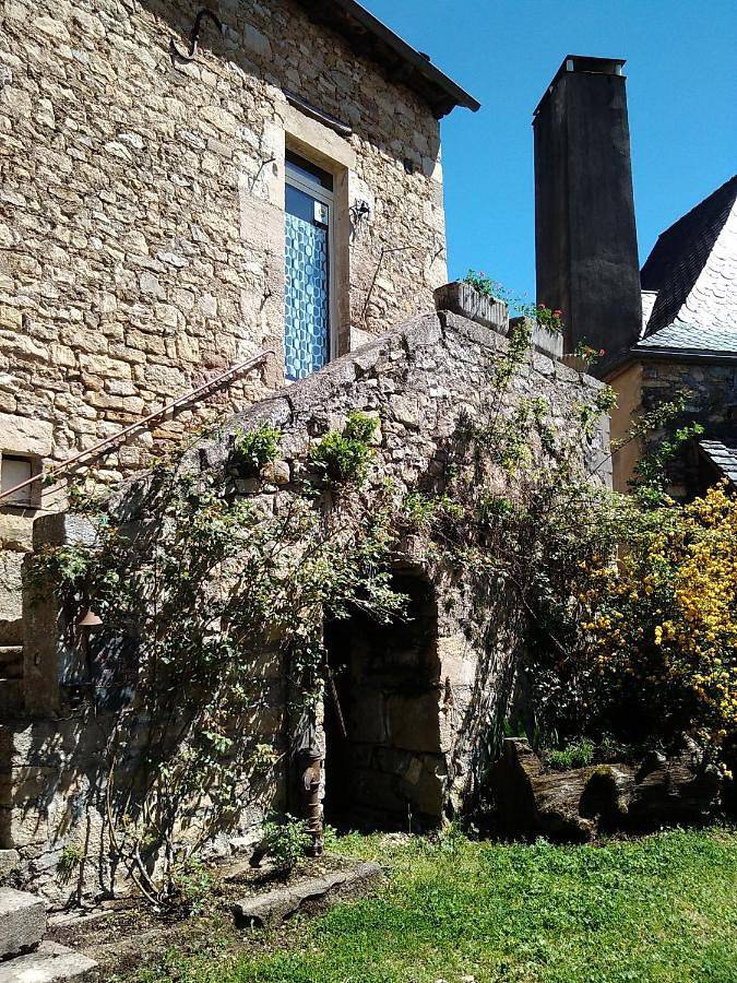 Location de vacances pour 12 personnes, avec Balcon ainsi que Terrasse et Vue à Bournazel
