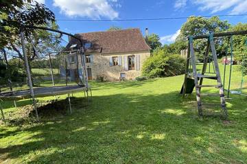Gîte pour 6 personnes, avec jardin à Sarlande
