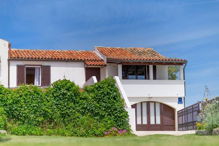Ganze Wohnung, 1-Zimmer-Ferienwohnung am Strand Nerezine, Losinj -b in Nerezine, Lošinj (Kvarner Bucht)