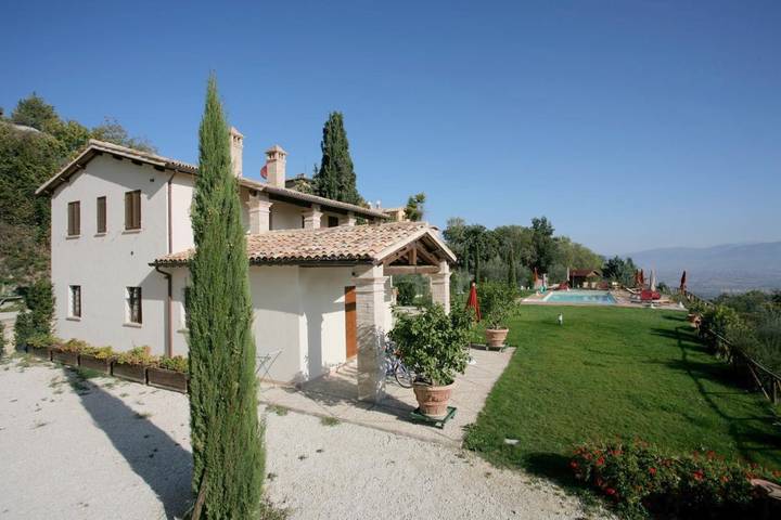 Rustico per 3 persone, con Giardino e Piscina nonché Panorama a Montefalco