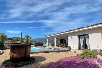 Cottage pour 9 personnes dans Office De Tourisme De Sainte Lucie De Porto Vecchio