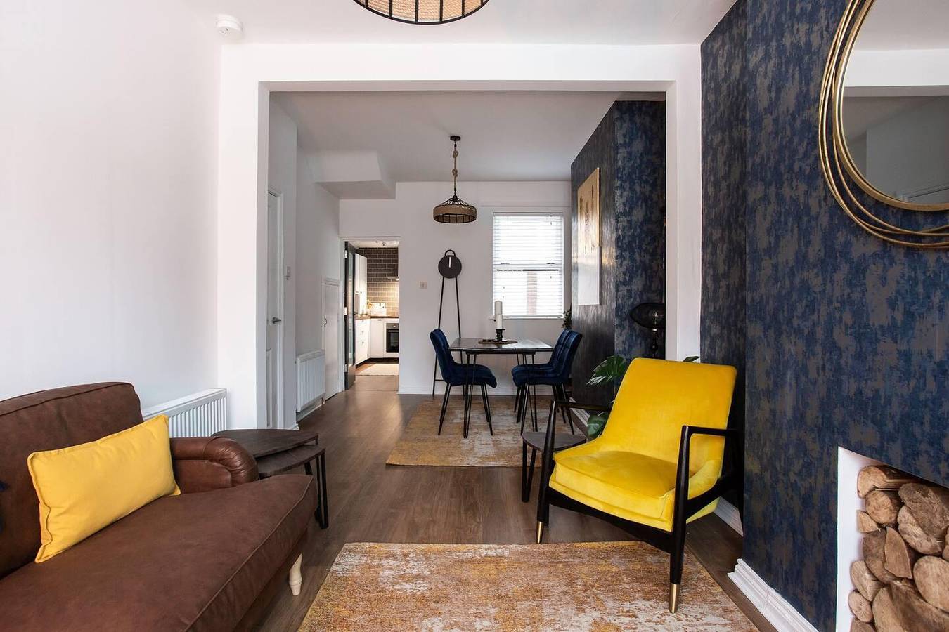 4 Bed Home Sleeps 8 - Parking, Patio, Wifi in Belfast, County Down