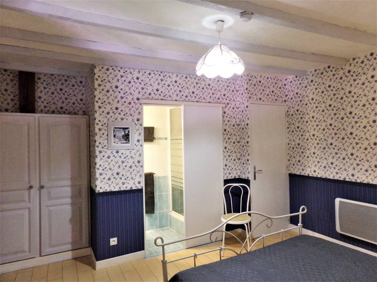 Guest Rooms 'Le Pré Fleuri 5' with Shared Pool, Communal Terrace and Wi-Fi in Saint-Sulpice-de-Roumagnac, Périgord Vert