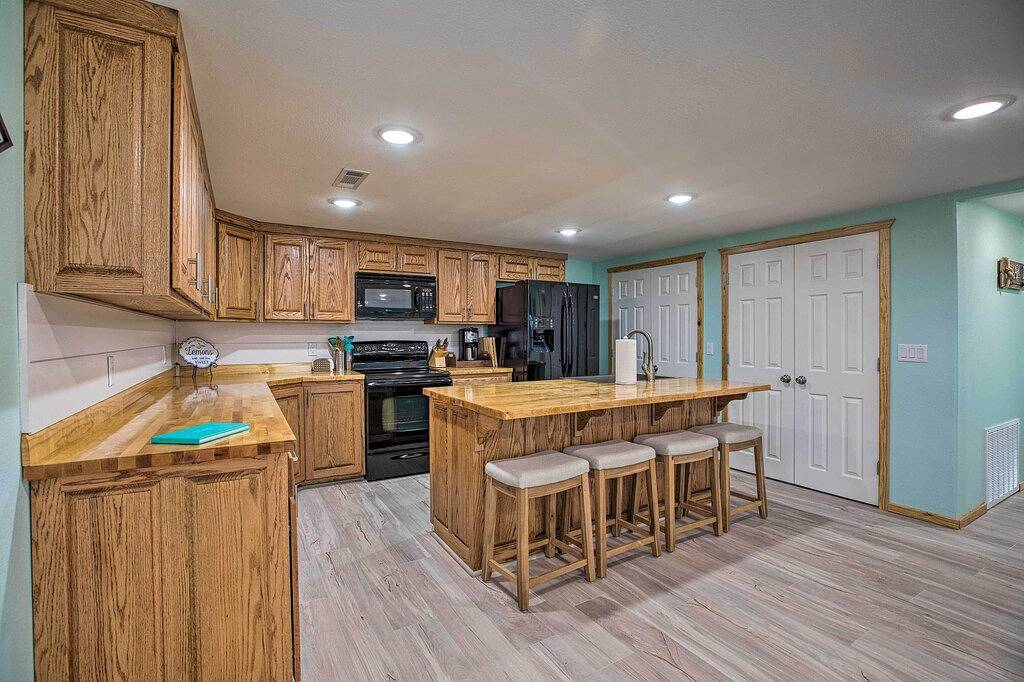 Outdoor Family Fun: Large Home by Beaver Lake! in Beaver Lake