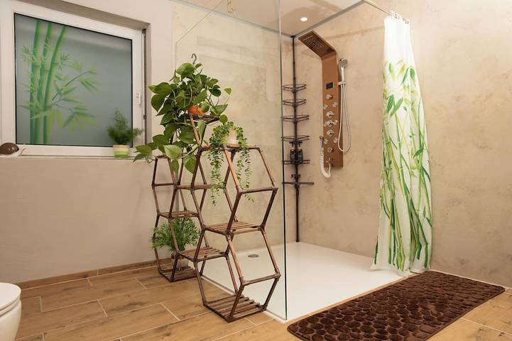 Ganze Wohnung, Großzügige, barrierearme, moderne 4-Sterne-Ferienwohnung, direkte Waldrandlage in Neunkirchen, Saarland