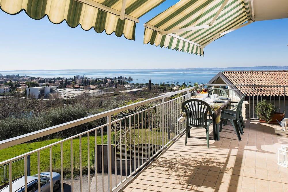 Ganze Wohnung, Entspannen Sie sich mit Blick auf den Gardasee in Bardolino, Gardasee-Berge