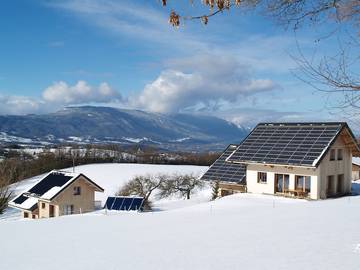 Gîte pour 8 personnes, avec jardin et terrasse à Montagnole