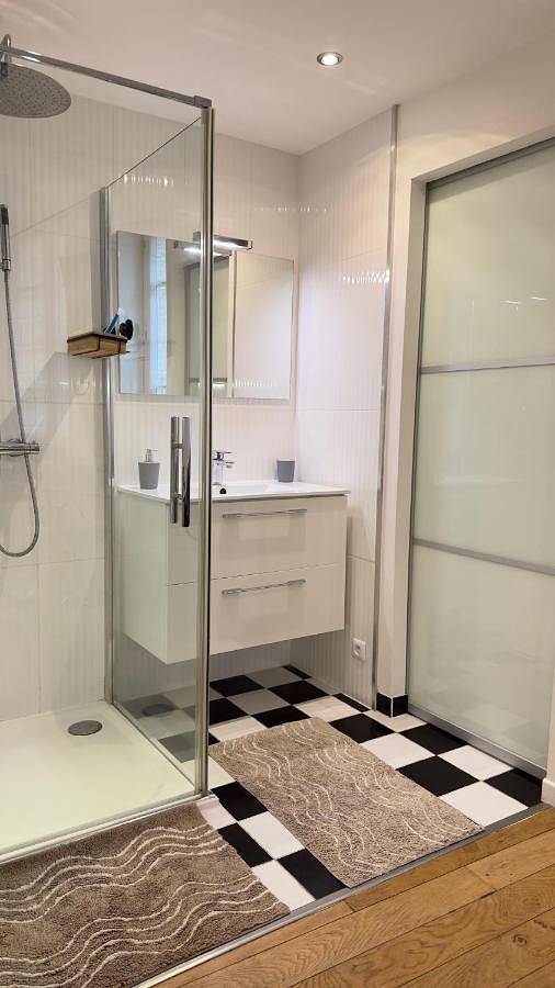 One-Bedroom Apartment in Valence, Région de Valence