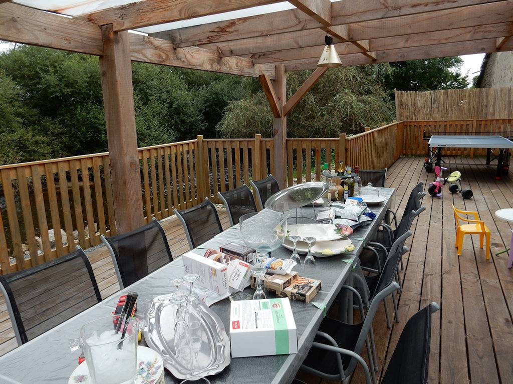 Gîte "Les Pieds dans l'Eau" - Grande capacité (15 personnes) in Le Grand-Bourg, Région de Guéret
