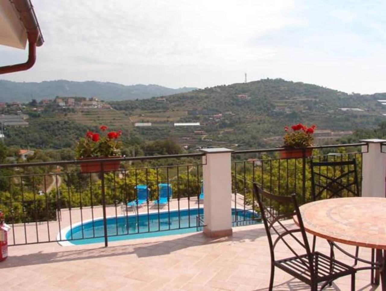Appartement entier, Appartement 'Le Mimose Bilo 4' acceptant les animaux et avec vue sur les montagnes in Torrazza, Imperia
