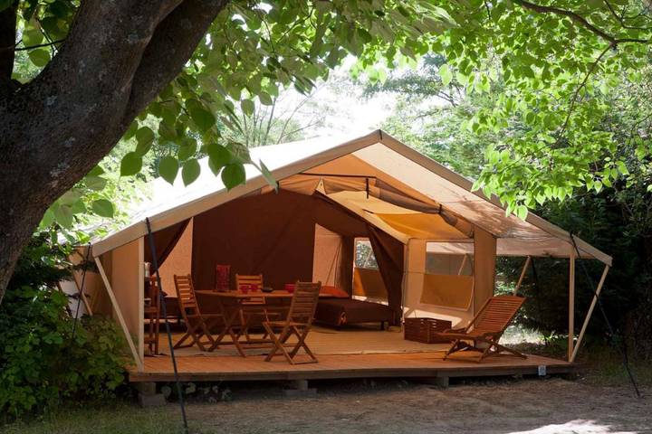 Tente pour 5 personnes, avec jardin et terrasse