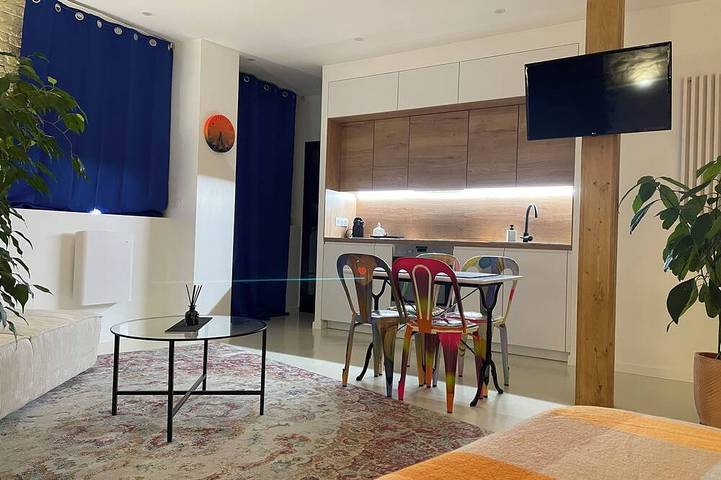 Appartement entier, Studio 11 bis – Face aux Parcs de Vichy in Vichy, Région de Vichy