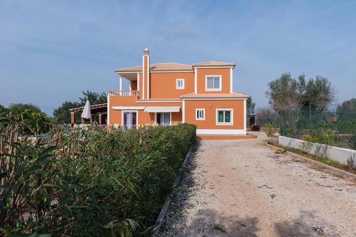 Location de vacances pour 13 personnes, avec piscine ainsi que jacuzzi et jardin dans Alcantarilha - 2