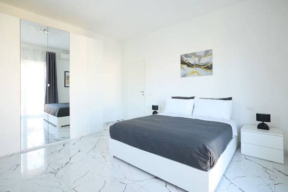 Elmi 2 Elegant Suite with Balcony, Wi-Fi, and Free Parking in Arona (Lago Maggiore), Arona Gemeinde