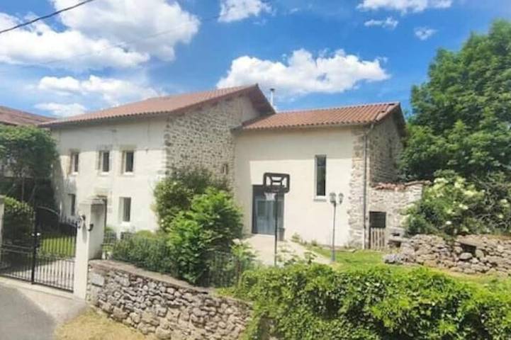 Location de vacances pour 9 personnes, avec Terrasse et Jardin à Félines