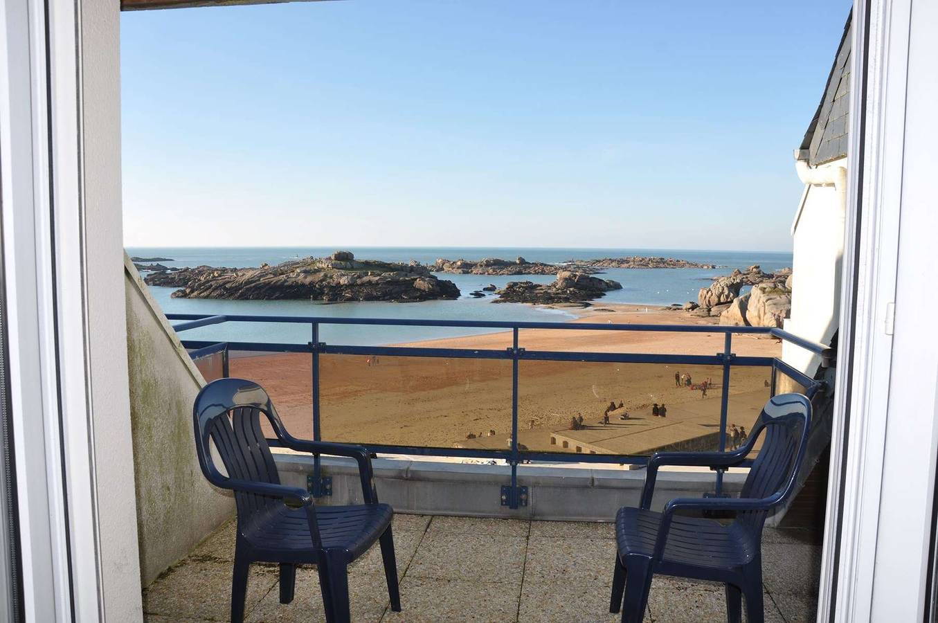 Appartement entier, Appartement avec terrasse Vue Sur Mer plage du Coz-Pors à Tregastel in Coz-Pors, Trégastel