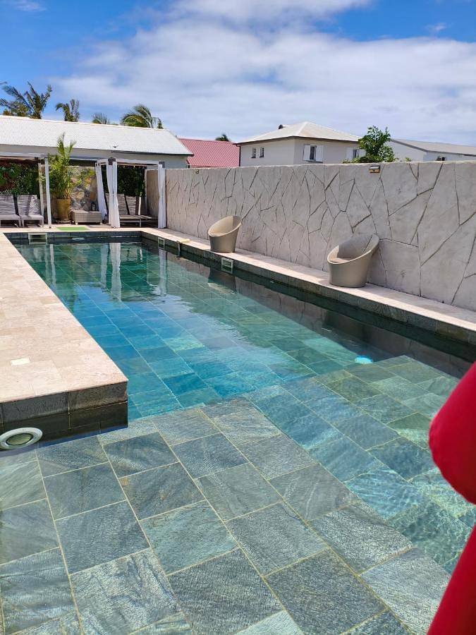 Chambre d’hôte pour 2 personnes, avec jardin ainsi que piscine et bassin pour enfant, adapté aux familles