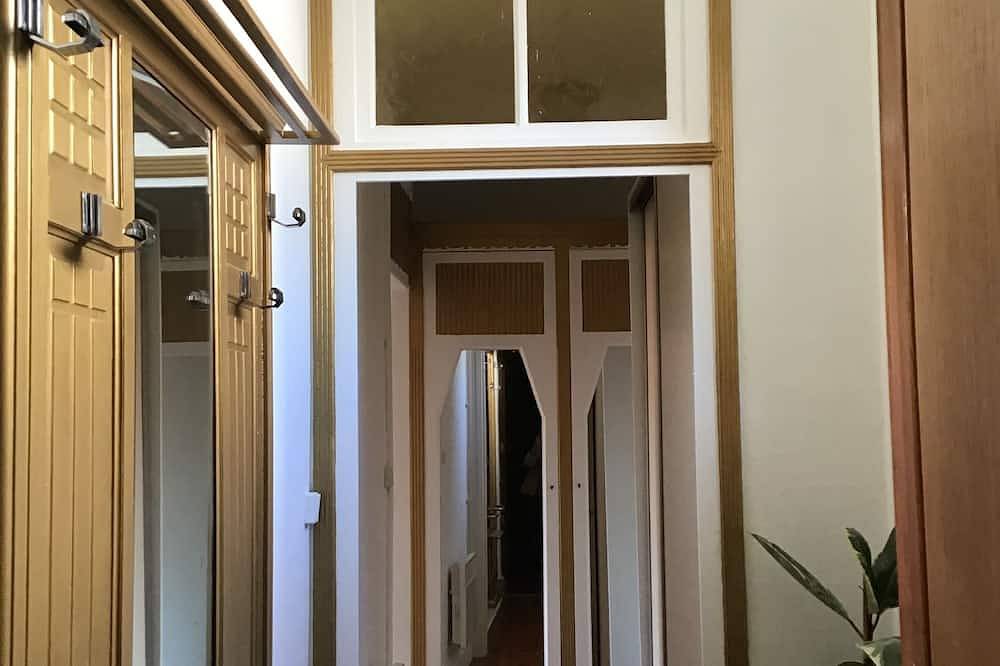 Entire apartment, 60m2 apartment, 2 nd floor elevator, 2 rooms, ideal for 2 to 4 people in Vichy, Vichy region