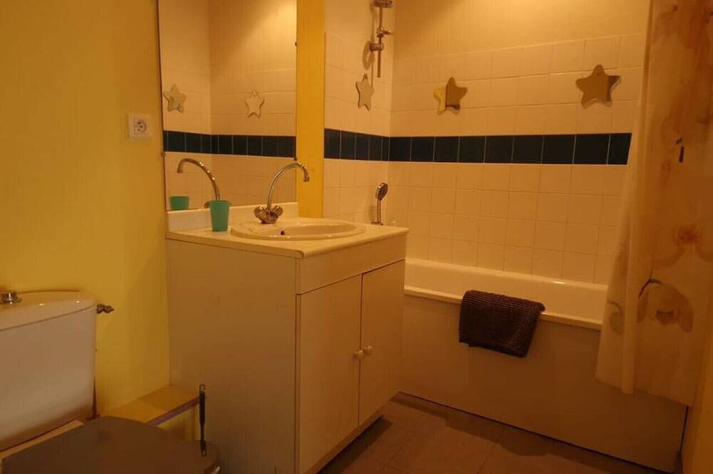 Entire apartment, T2 Lumineux et Jardin Hyper-centre 5min de la Gare in Évreux, Évreux region