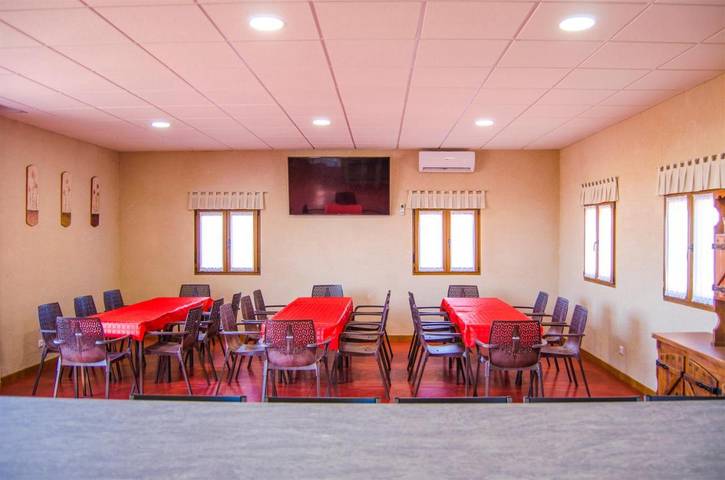 Casa rural para 38 personas, con jacuzzi y piscina además de piscina para niños y jardín, Familias con niños en Provincia de Ciudad Real - 3