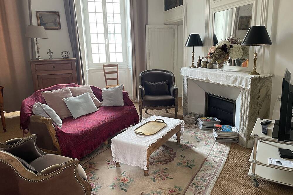 Appartement entier, Larochelle dans hôtel particulier, parking privé, plage, parcs et cœur de ville. in La Rochelle, Région de La Rochelle