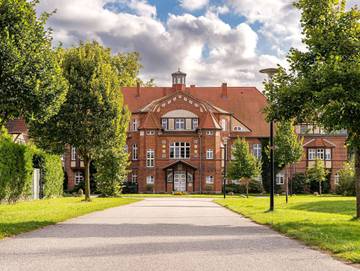 Schloss für 7 Personen, mit Garten und Terrasse, kinderfreundlich in Ribnitz-Damgarten