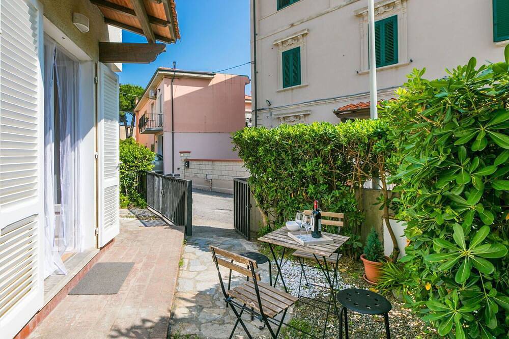 Entire apartment, Lovely apartment for 4 guests with A/C, Wifi, Tv and pets allowed in Marina di Cecina, Cecina