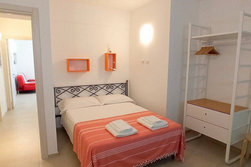 Villa Eliria A: A graceful apartment situated at a short distance from the beach, with Free Wi-Fi. in Torre Vado, Gulf of Taranto
