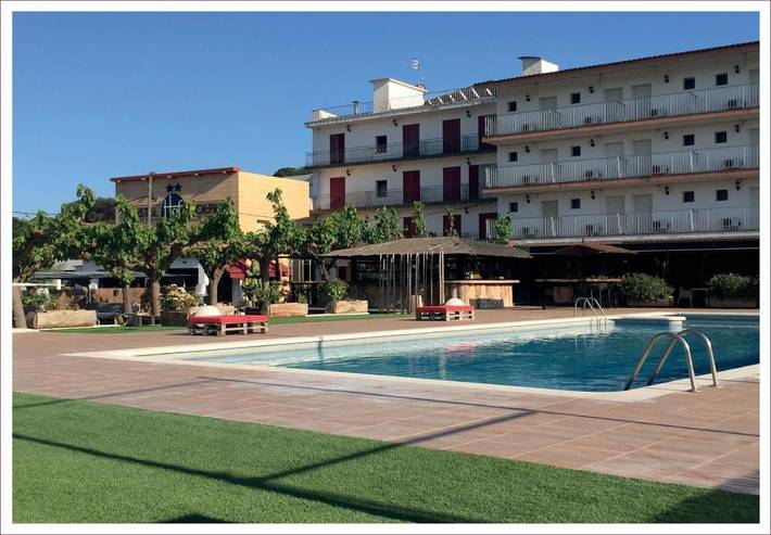 Ferienhaus für 2 Personen, mit Balkon und Terrasse sowie Garten und Pool